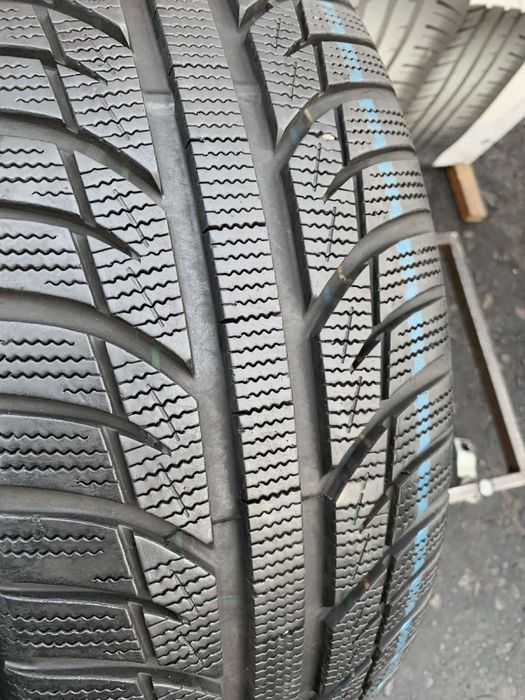 Шини 205/50 R17 пара Toyo  зима 7,9мм