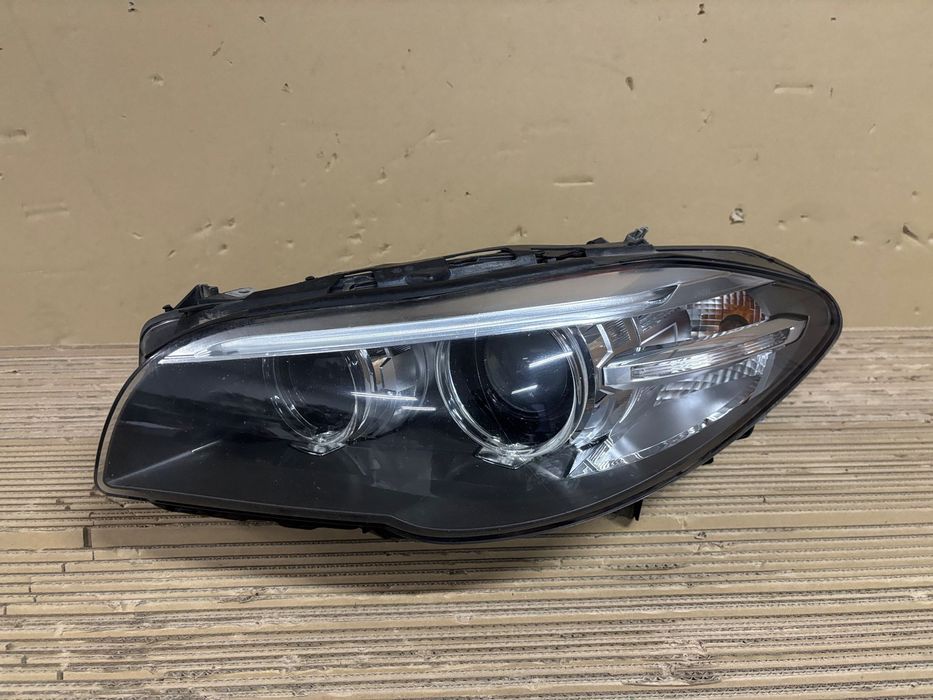 BMW 5 F10 / F11 LCI Lampa przednia Xenon  nieskrętna