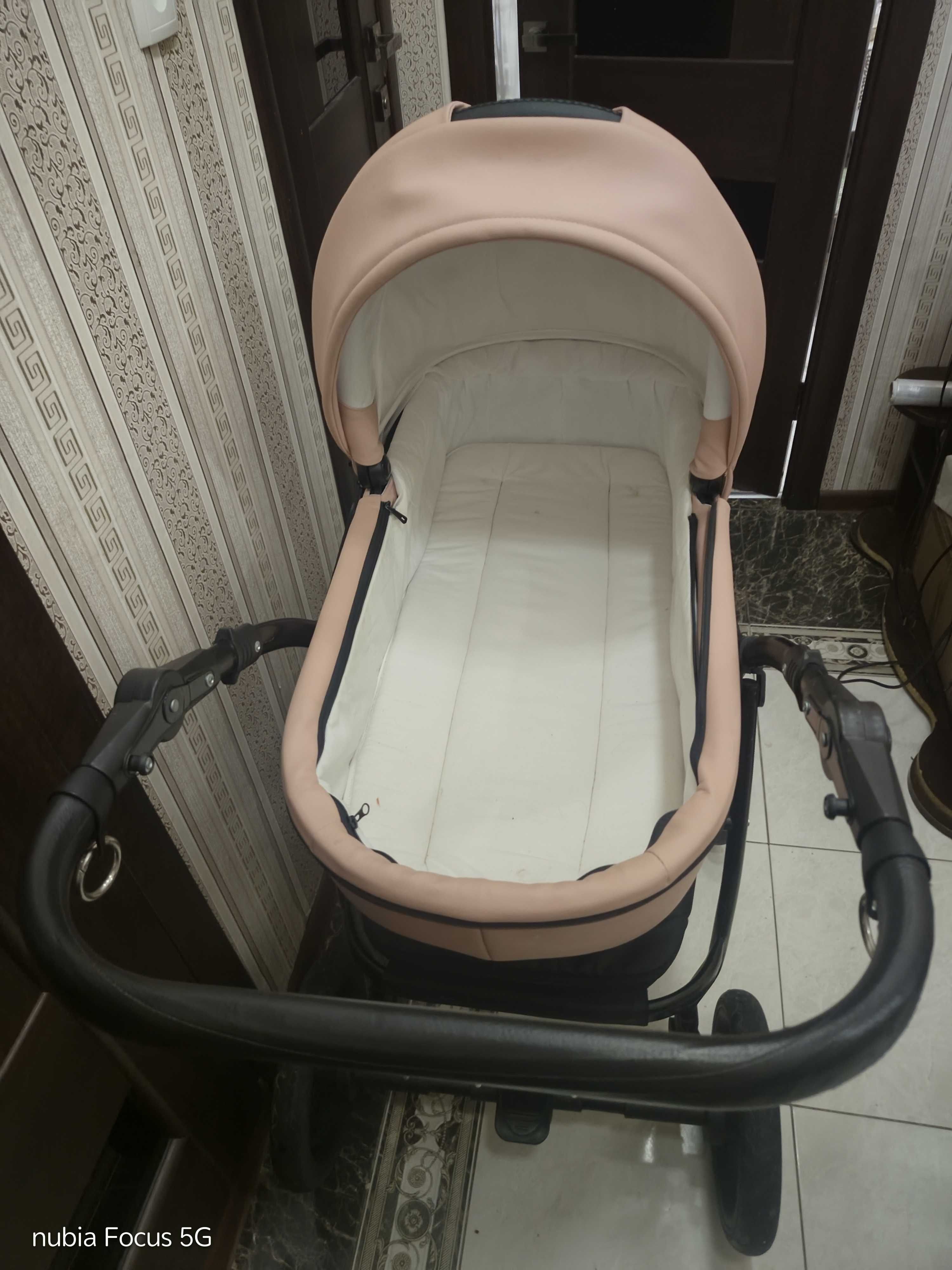 Продам Коляску 2 в 1