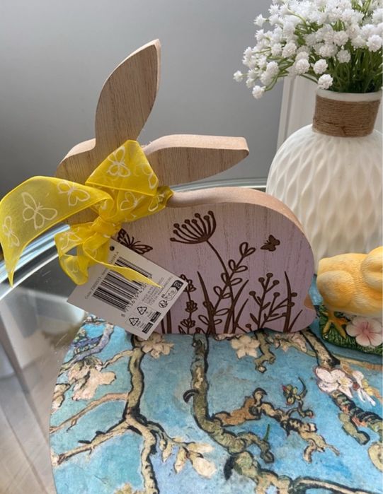 Zestaw dekoracji wielkanocnych - Pisklęta i drewniany zając