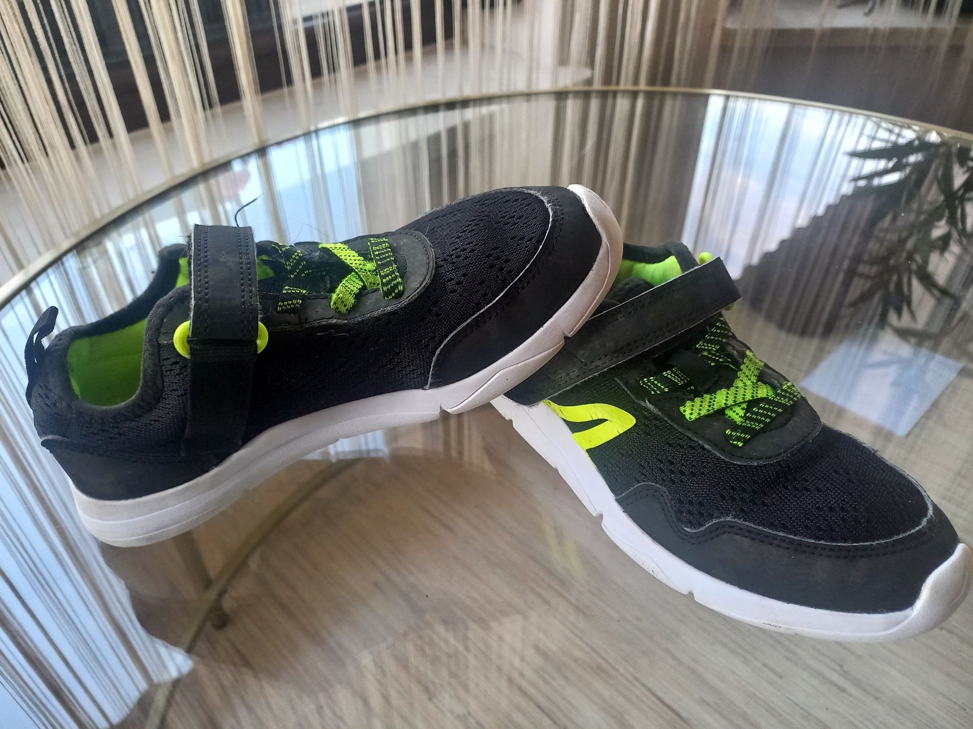 Buciki sportowe rozm 35 22 cm adidaski białą pideszwą buty chłopięce