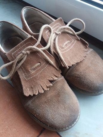 Sapatos carneira 35