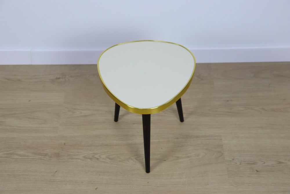 Kwietnik na nóżkach w stylu rockabilly patyczak