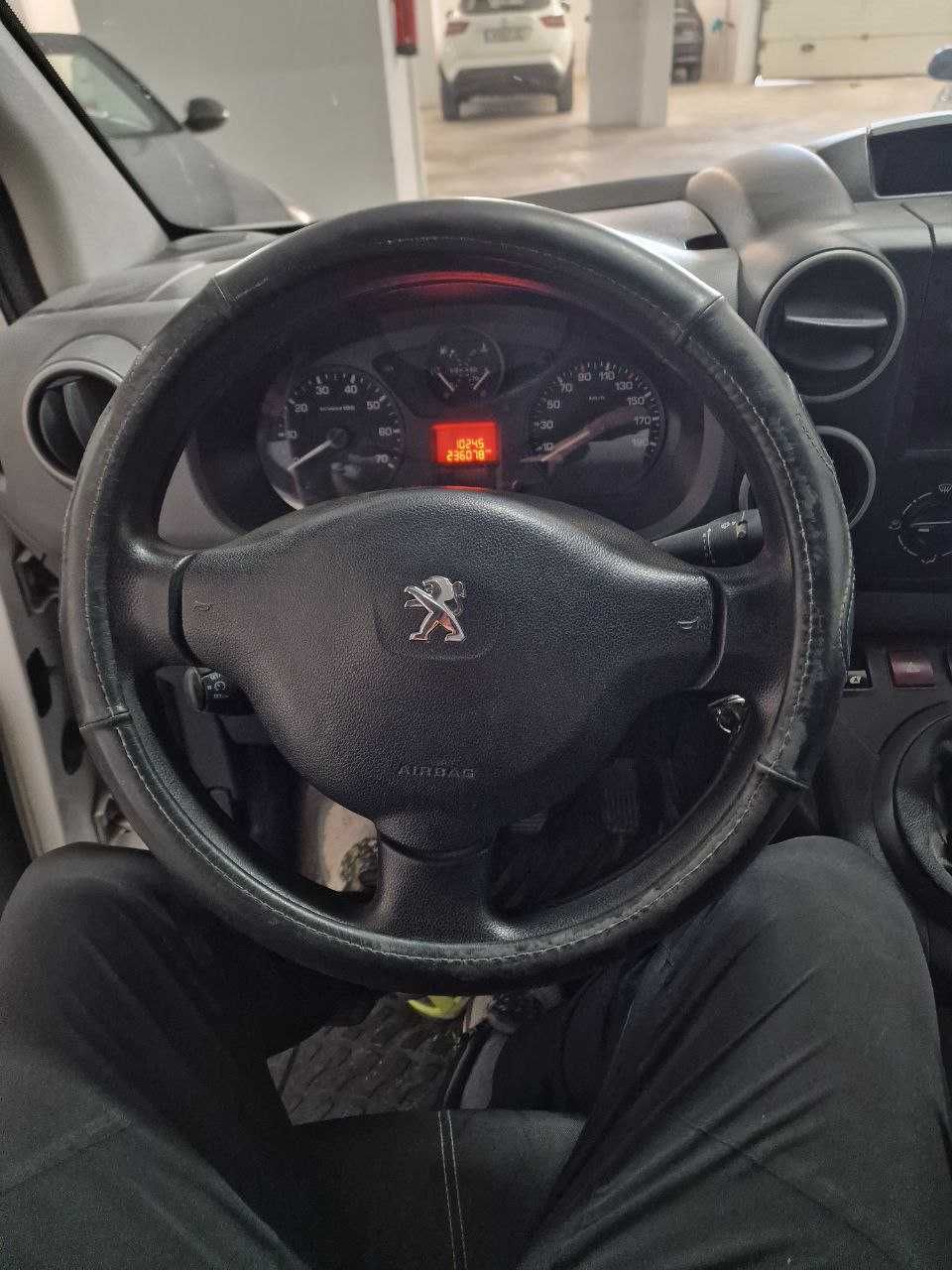 O carro de garagem