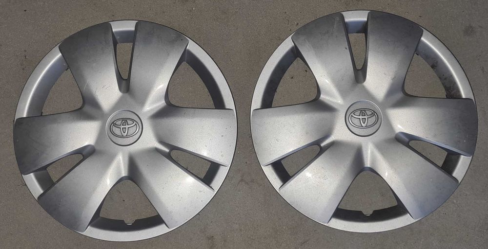 kolpak toyota 14 oryginalny  2szt