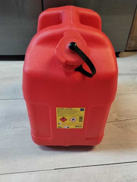 Wzmacniany kanister na paliwo 20L z wykręcanym lejkiem