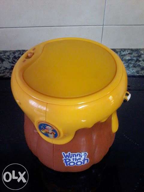 Diversos brinquedos bebé e criança