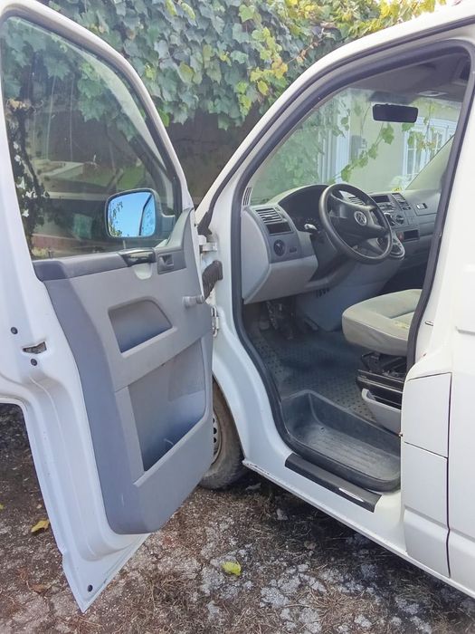 Volkswagen T5 чекає нового власника