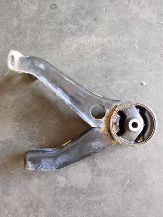 Опора двигателя задняя, подушка , MN101573 Mitsubishi