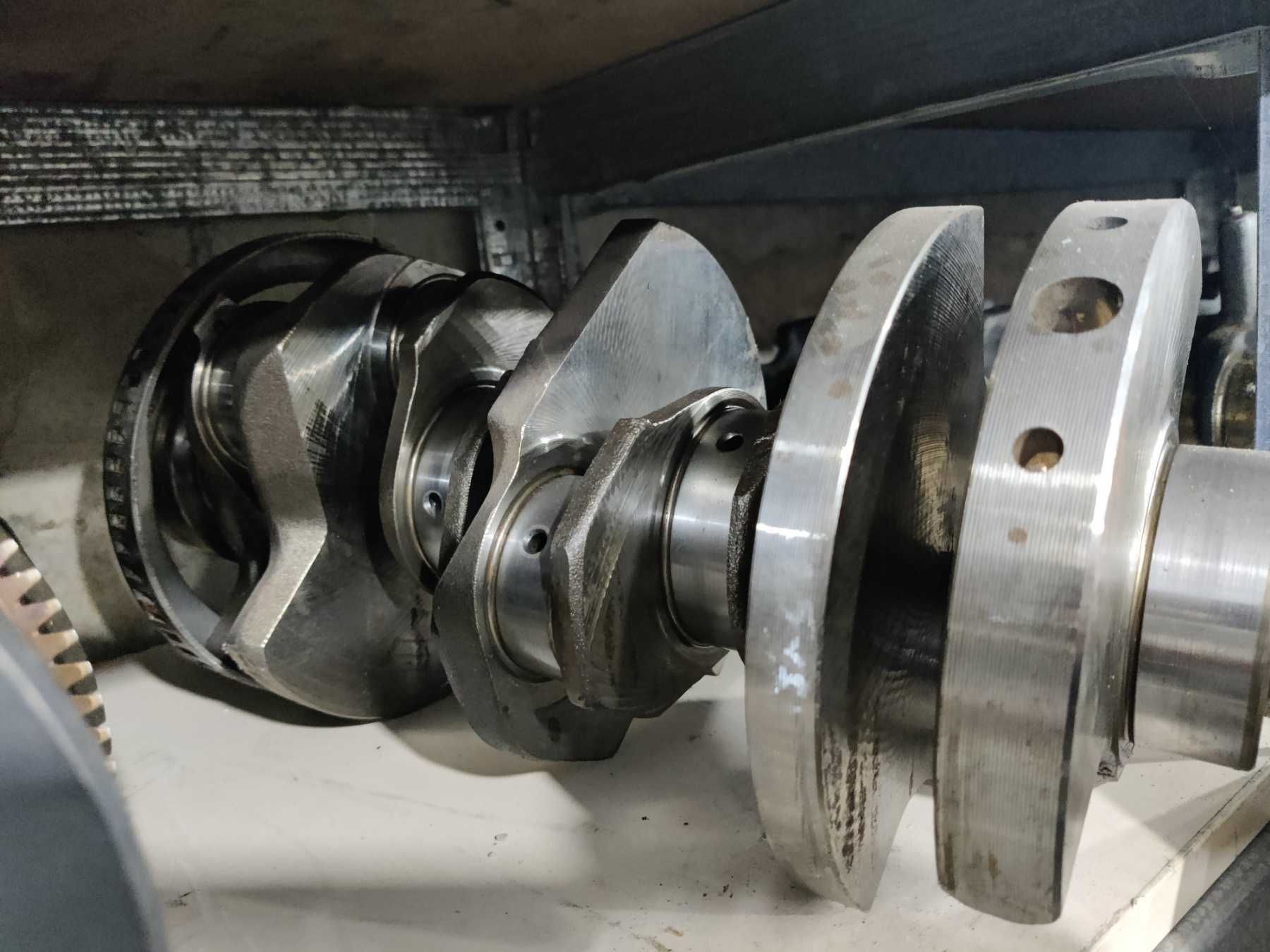 Коленвал двигателя Opel 3.2l V6 STd