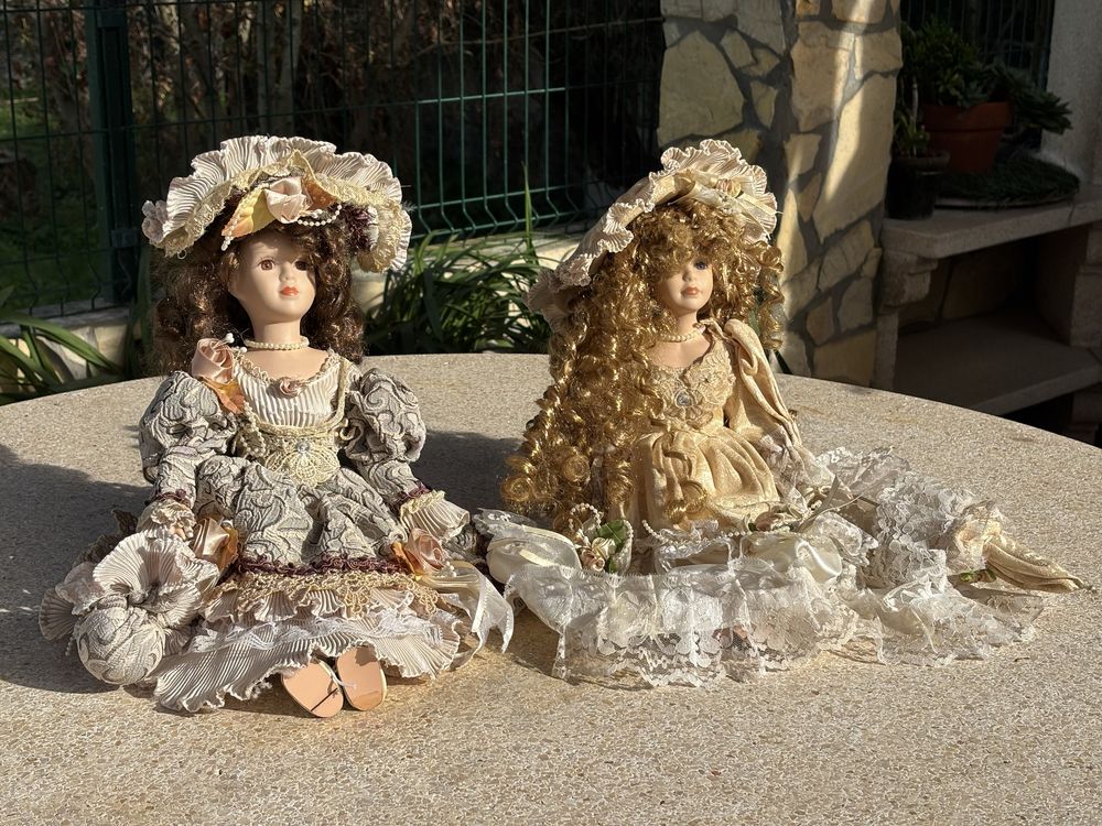 2 bonecas antiquissimas em porcelana