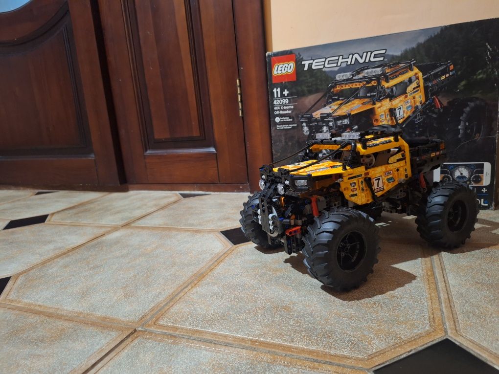 Продам lego technic 42099