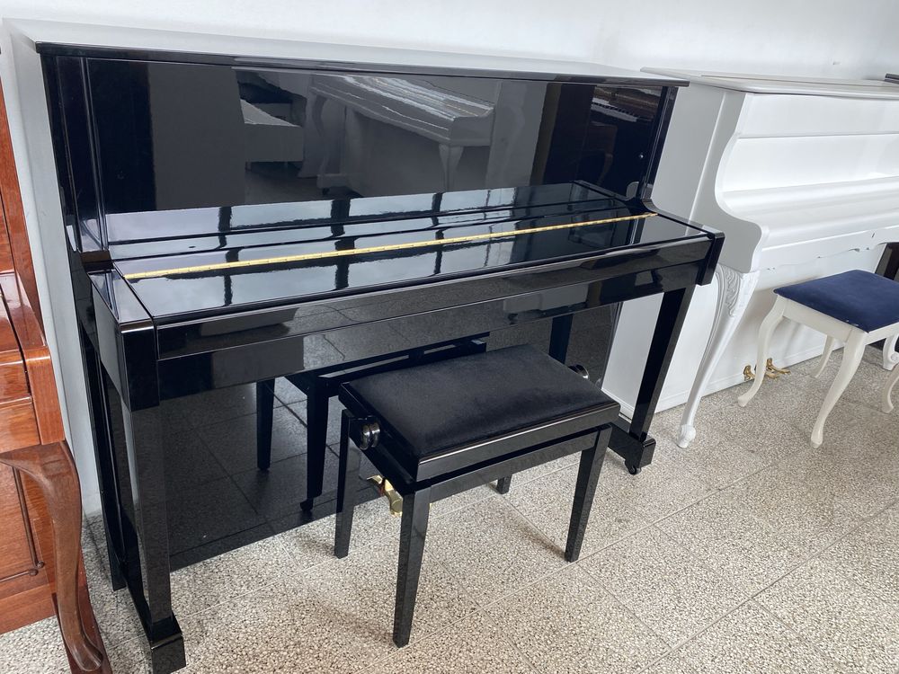 Piękne pianino Kawai K18