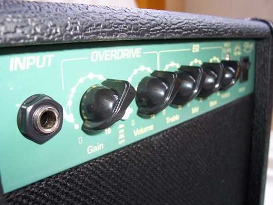 AMPLIFICADOR de guitarra