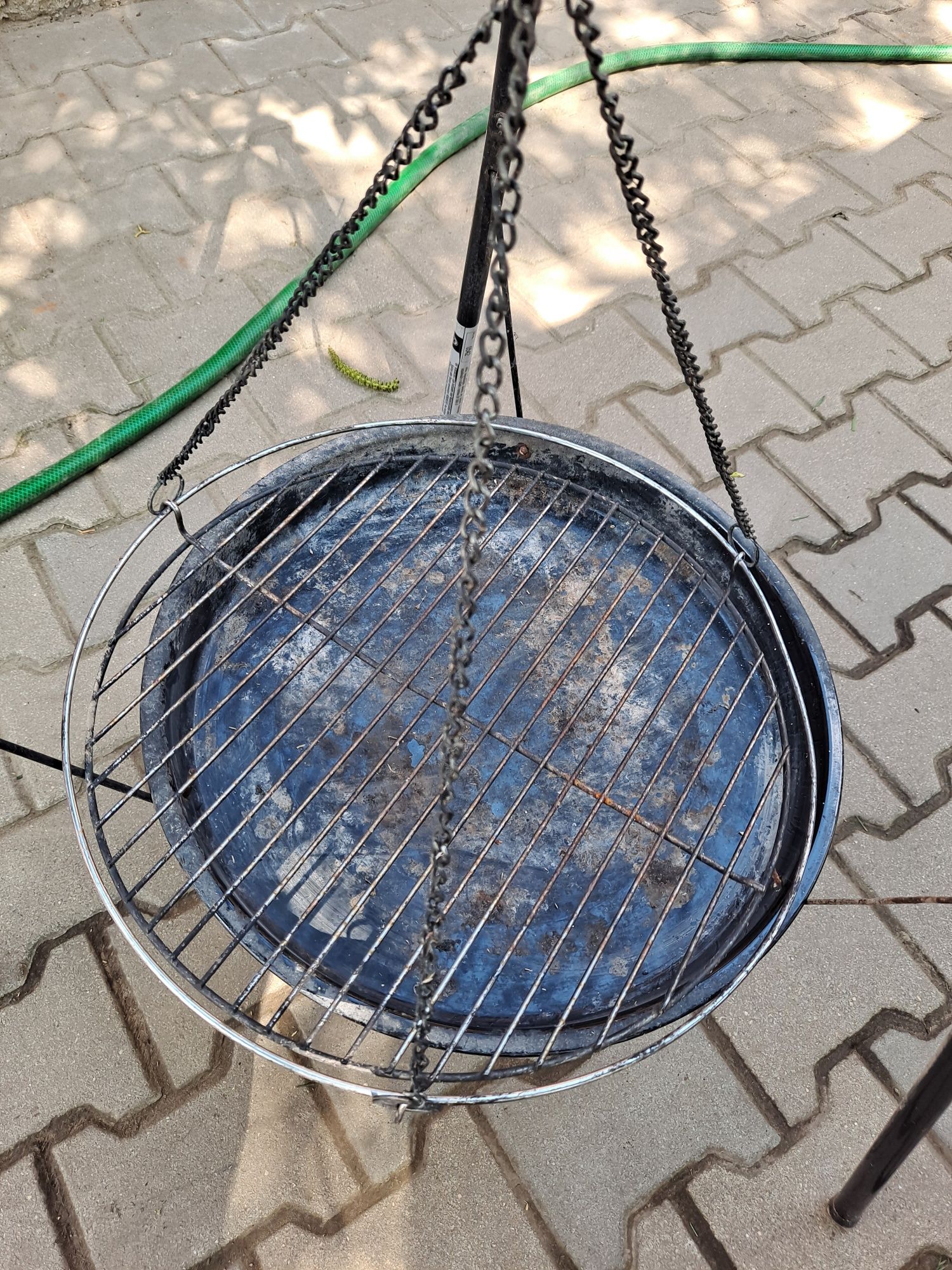 Grill  trójnóg z paleniskiem