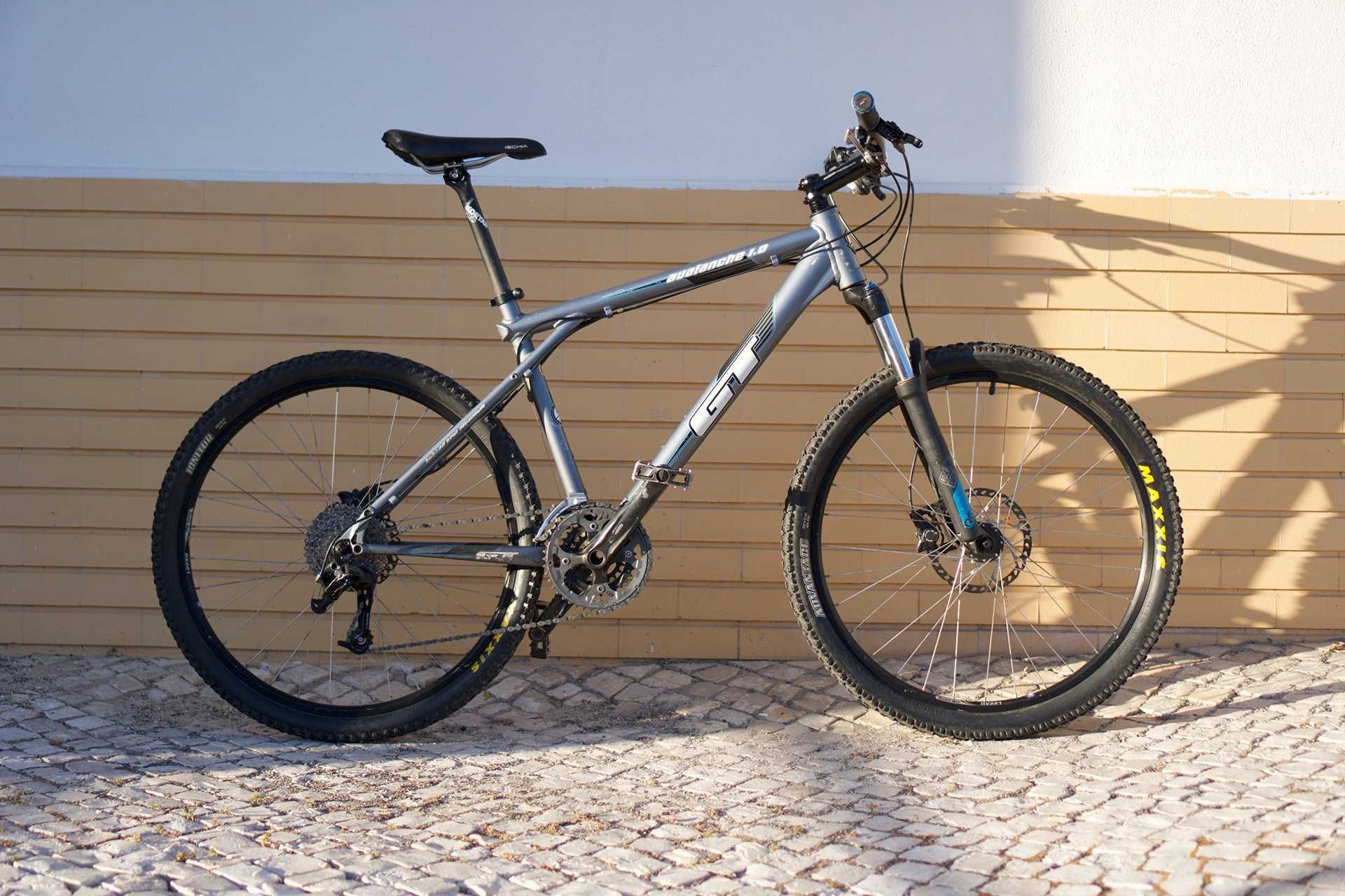 Bicicleta BTT - GT Full Extras
