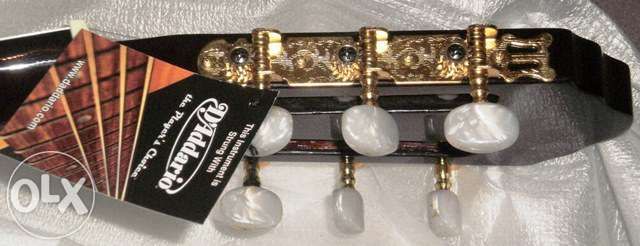 Guitarra eletroacústica cutaway castanha com equalizador