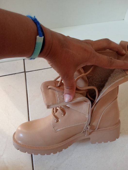 Botas novas na caixa n 37