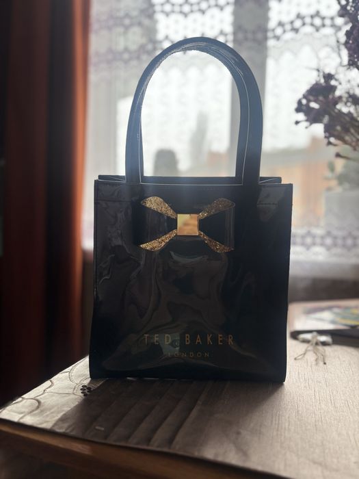 Сумка чорна Ted Baker.