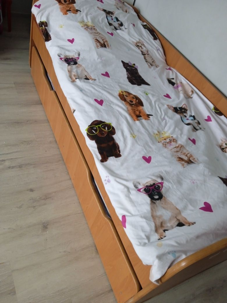 Łóżko dwuosobowe dla dzieci z pojemnikami na posciel