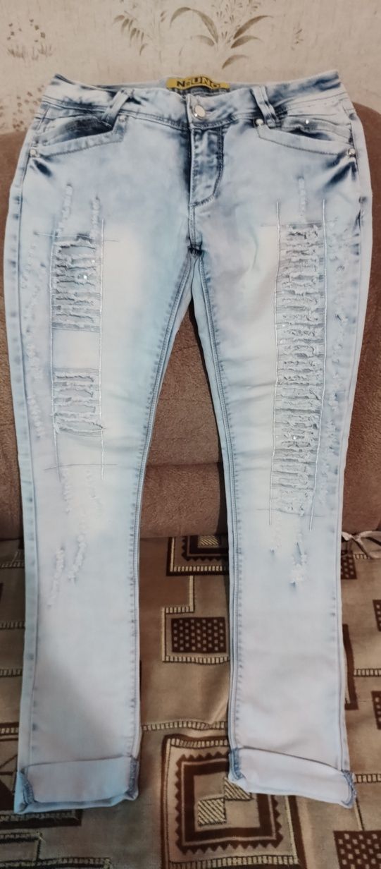 Продам джинсы рваные