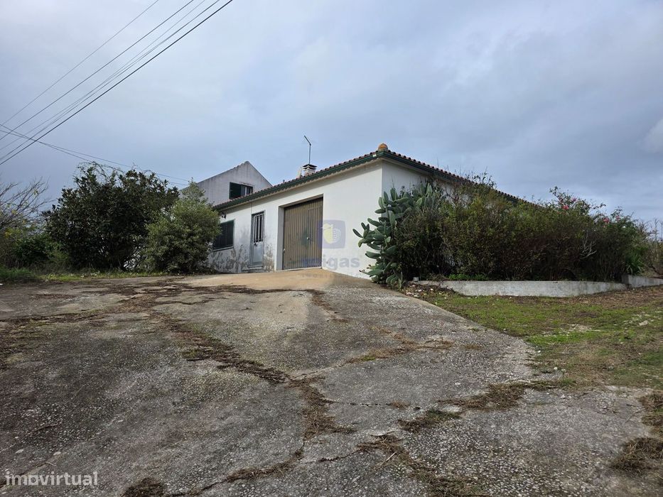 Moradia Térrea com 257m2 Inserida em Terreno de 7292m2