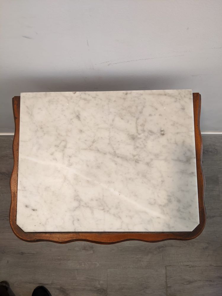 Par de mesas cabeceira com mármore; bedside table with marble