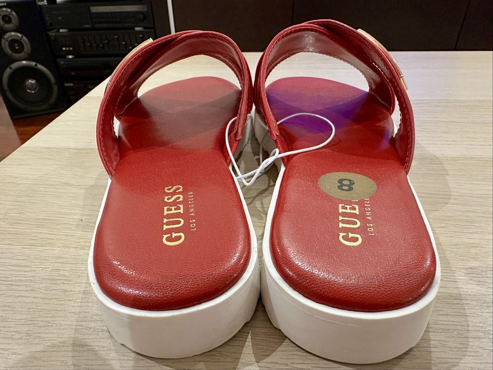Czerwone klapki Guess, nowe