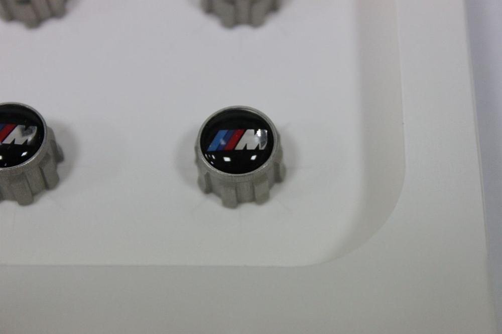Zestaw oryginalnych nakładek do wentyli z logo BMW M POWER F-VAT