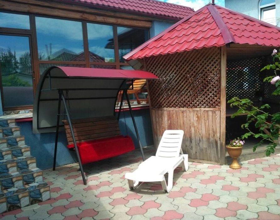 Будинок з великим критим басейном для Вас!