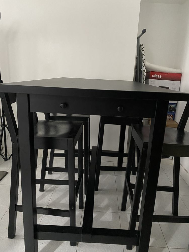 Vendo mesa em muito bom eatado