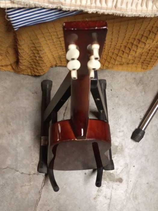 Guitarra Galanti de 6 cordas, em bom estado