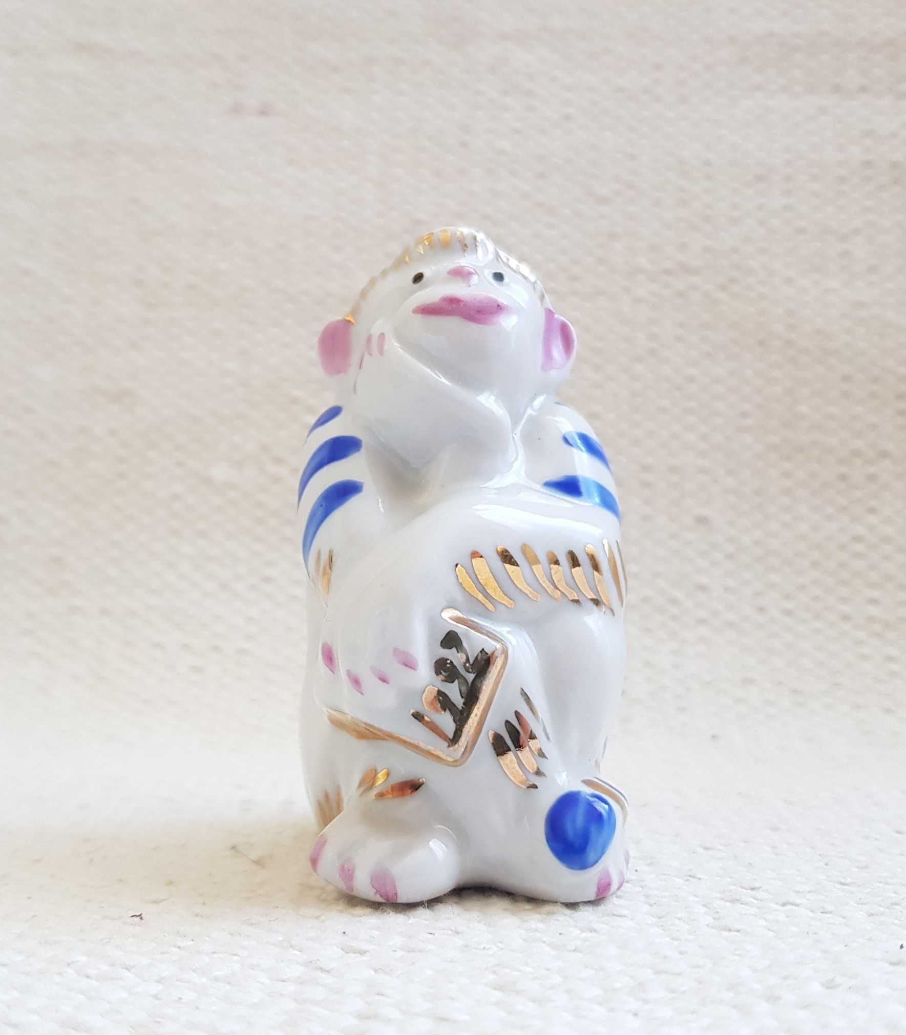 Dulewo małpka porcelanowa figurka