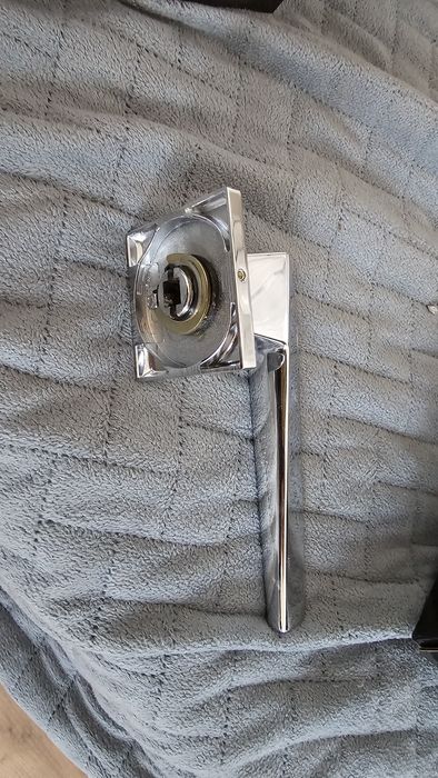 Klamki Infinity Line ICE KCE 700 srebrna chrom klucz łazienka 8 sztuk