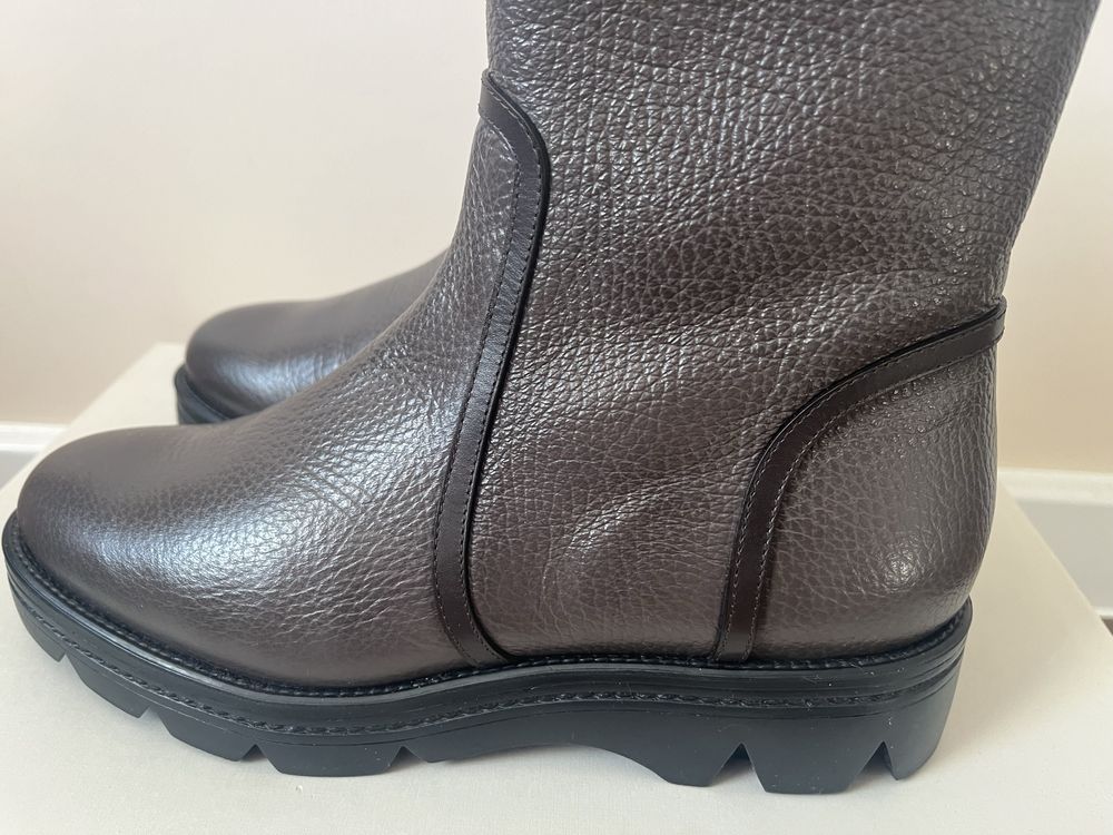Продам новые женские зимние ботинки Santoni