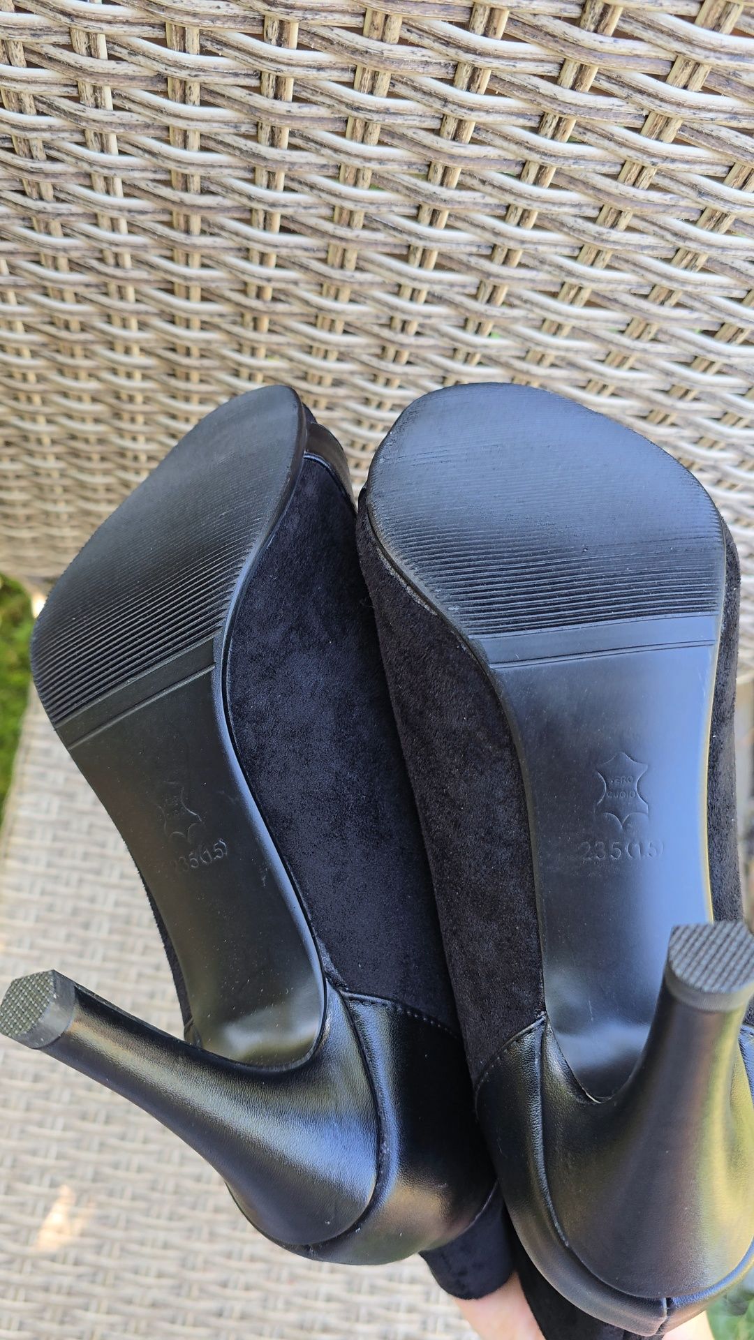 37 розмір, 23,5 см . Heels 9 см , хілси