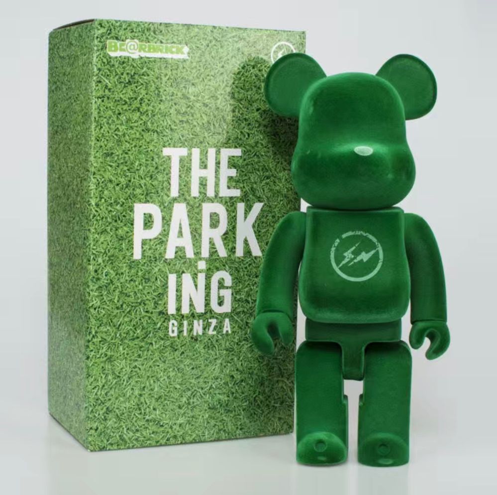 Bearbrick коллекционные игрушки. Звоните, на сообщения отвечаю редко.