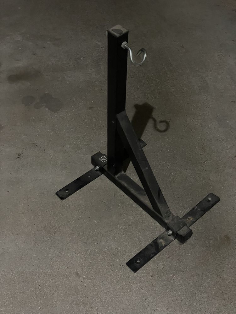 Suporte e sacos de boxe