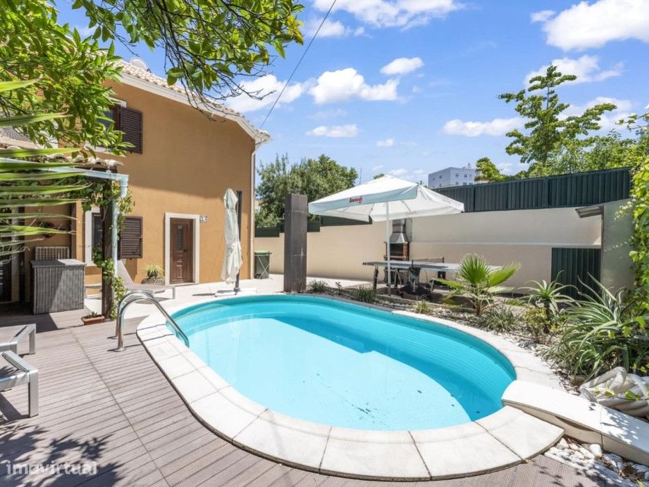 Moradia T3 de Luxo com Piscina, Terraço e Garagem - Encarnação, Lisboa