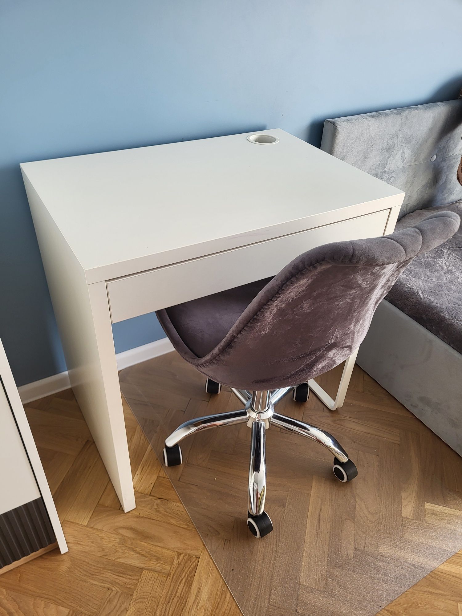 Biurko ikea plus krzeslo regulowane