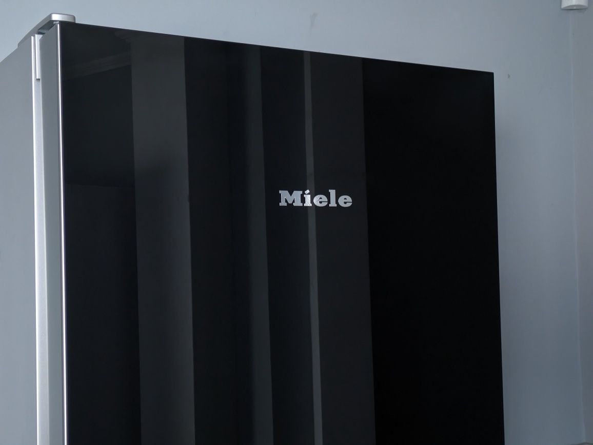 Холодильник Miele Чорне скло KFN 29132 D edt/cs з Німеччини