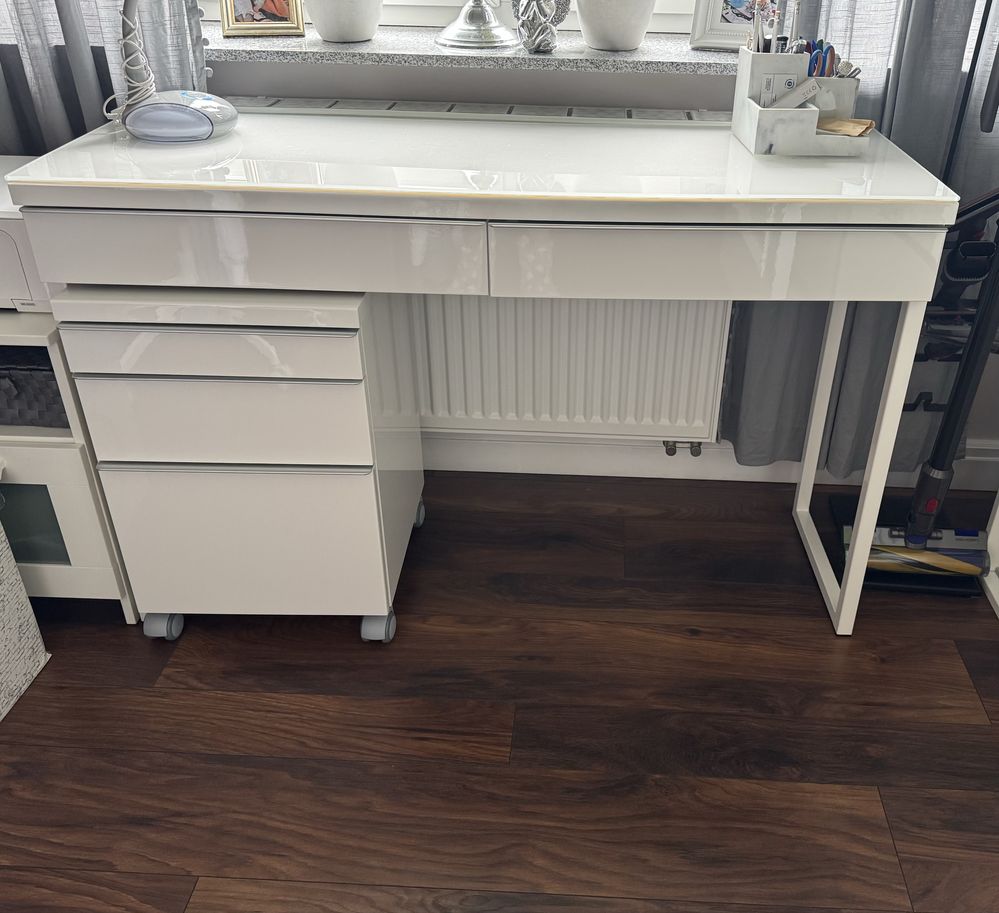 Sprzedam biurko Ikea  „Besta Burs”
