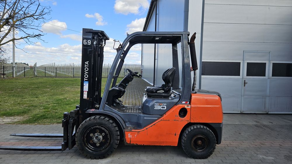 Wózek Widłowy Toyota FD830 DUPLEX Wolny skok terenowy Diesel Przesuw