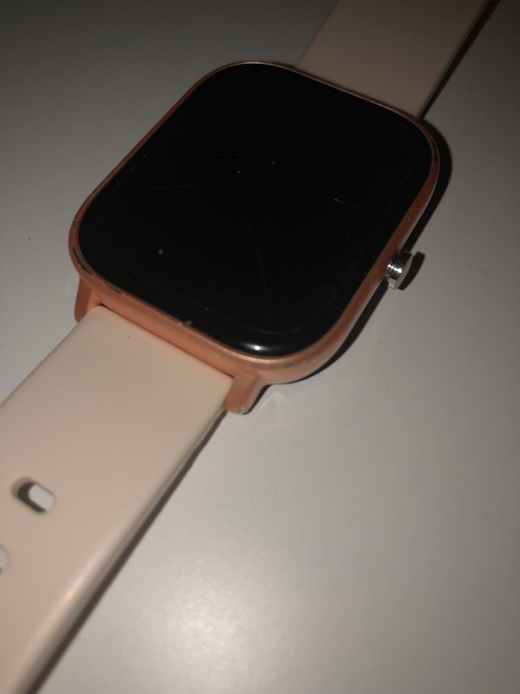 Smartwatch model P8