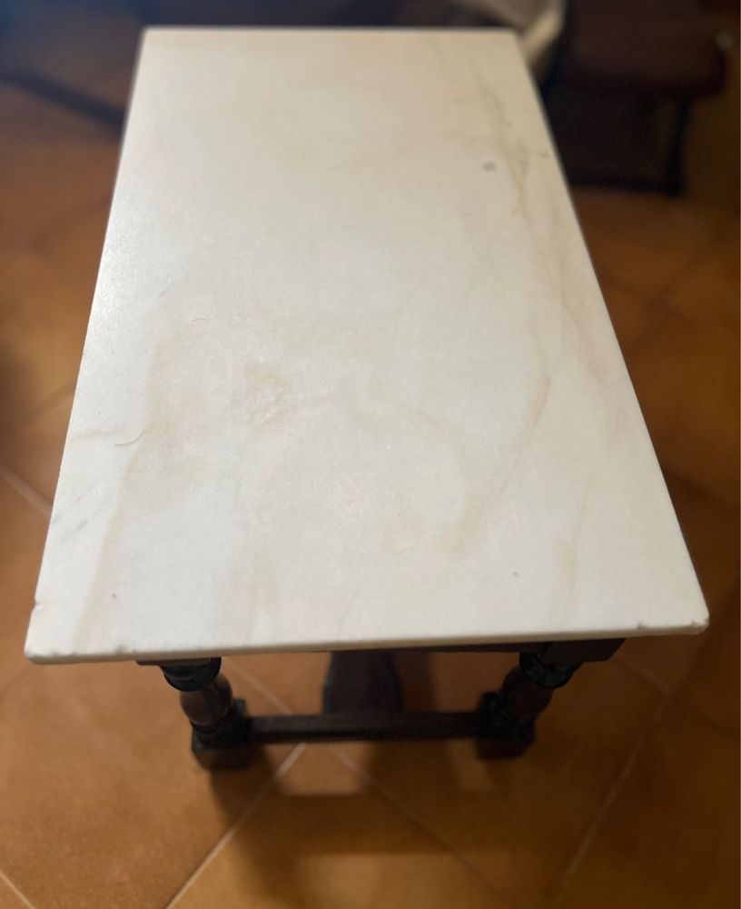 Mesa de centro com pedra marmore