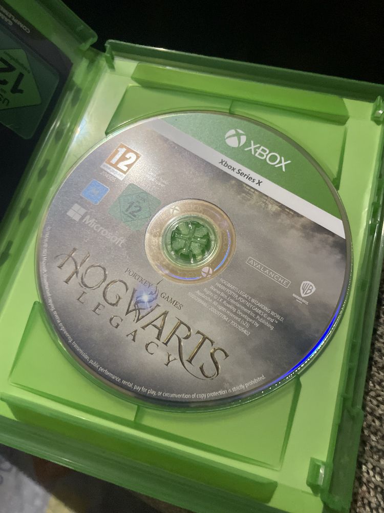 Продам диск с игрой Hogwarts legacy для xbox series x