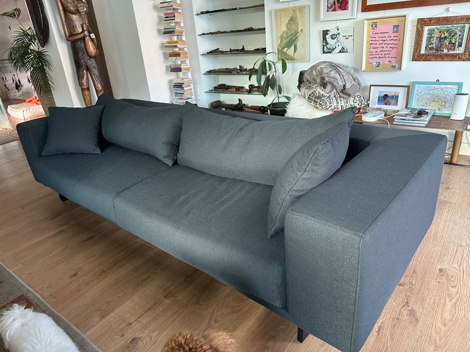 Sofa Area preto quase novo