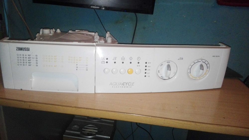 панель стиралки Zanussi FAE 825V