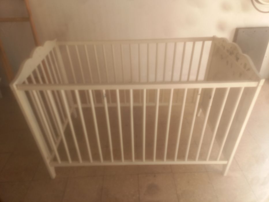 Cama de bebé marca Ikeia