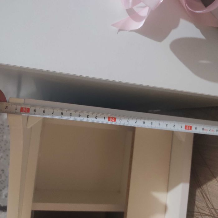 Умивальник з тумбою.